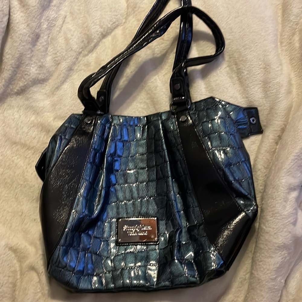 Vera Wang pocketbook. Dark blue & black, zipper closure.  Size 14”x 11 1/2”.